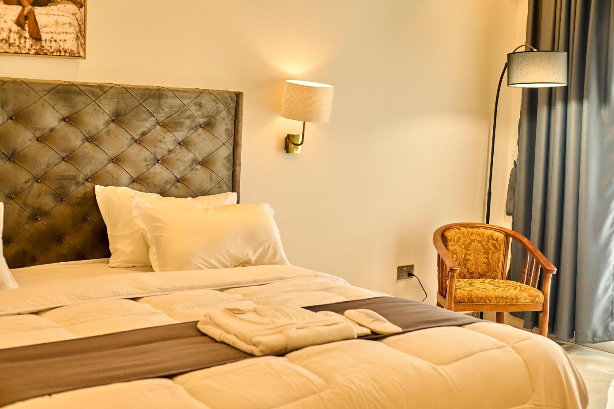 Aiden Homes And Apartments Hotel Koforidua Kültér fotó