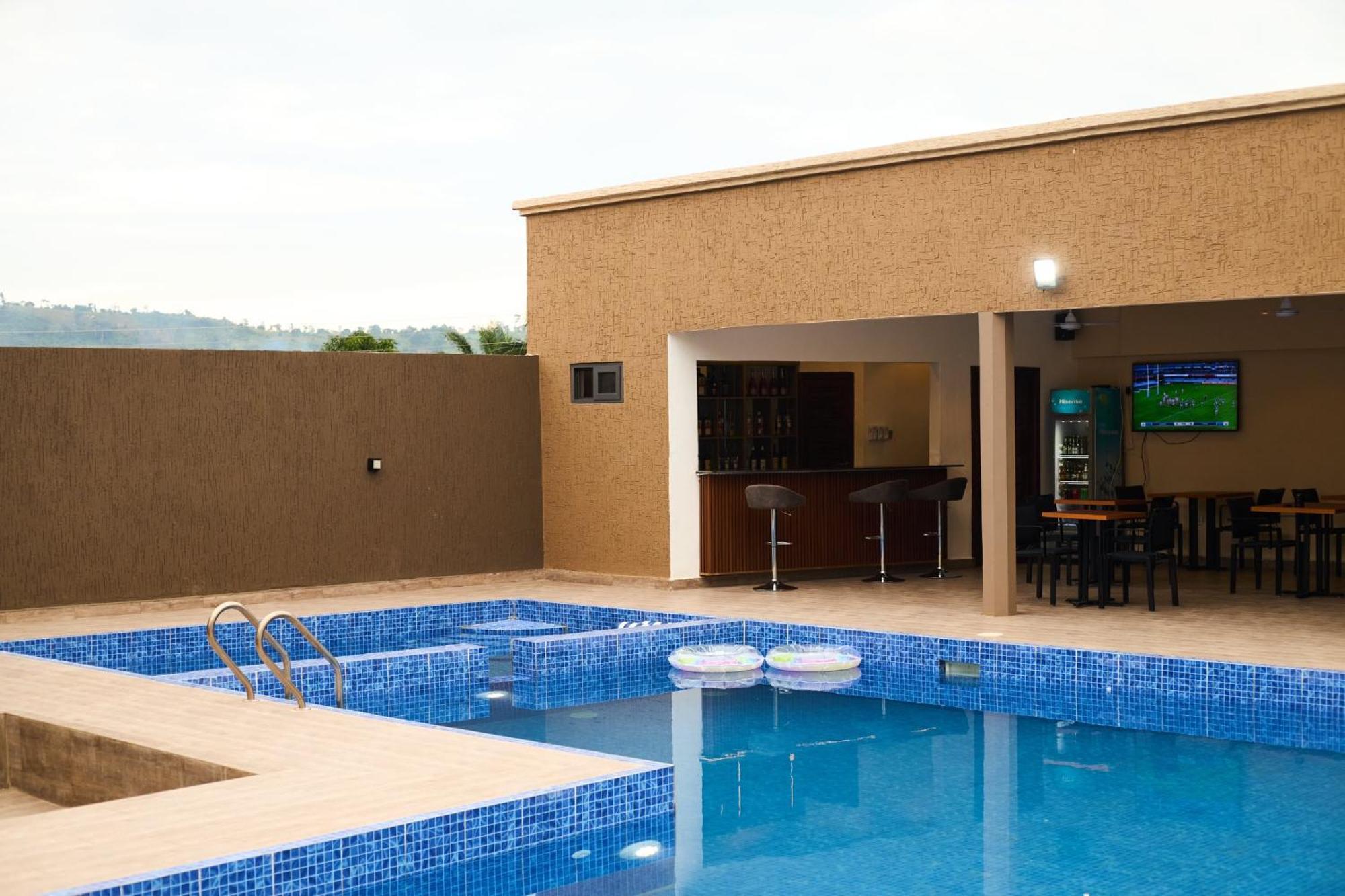 Aiden Homes And Apartments Hotel Koforidua Kültér fotó