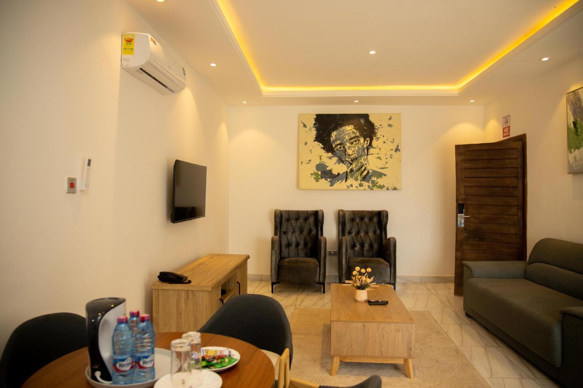 Aiden Homes And Apartments Hotel Koforidua Kültér fotó